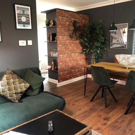 Time Is Now! Beautiful Apartment In Йорк Екстериор снимка